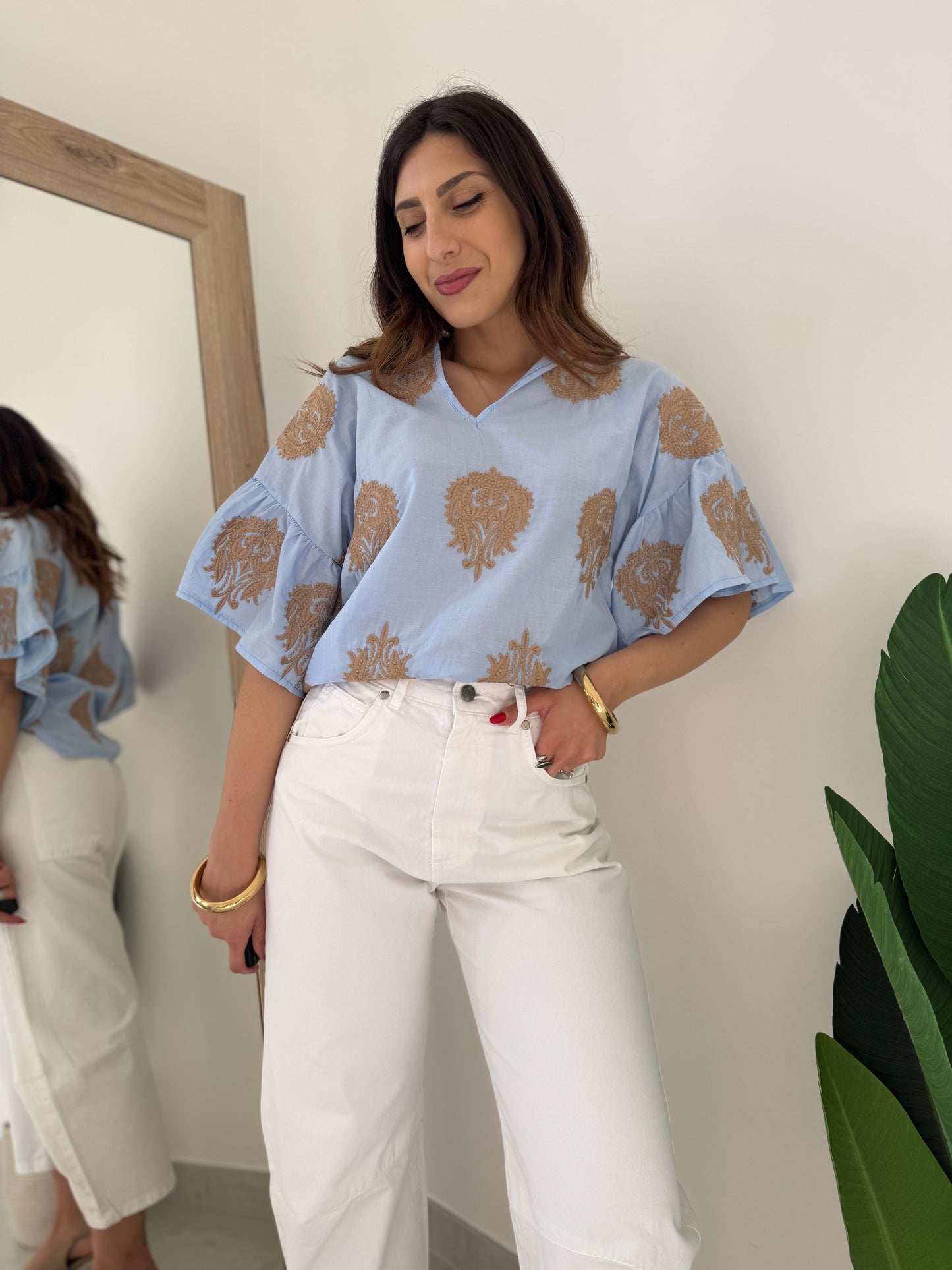 Blusa con ricami Brend celeste