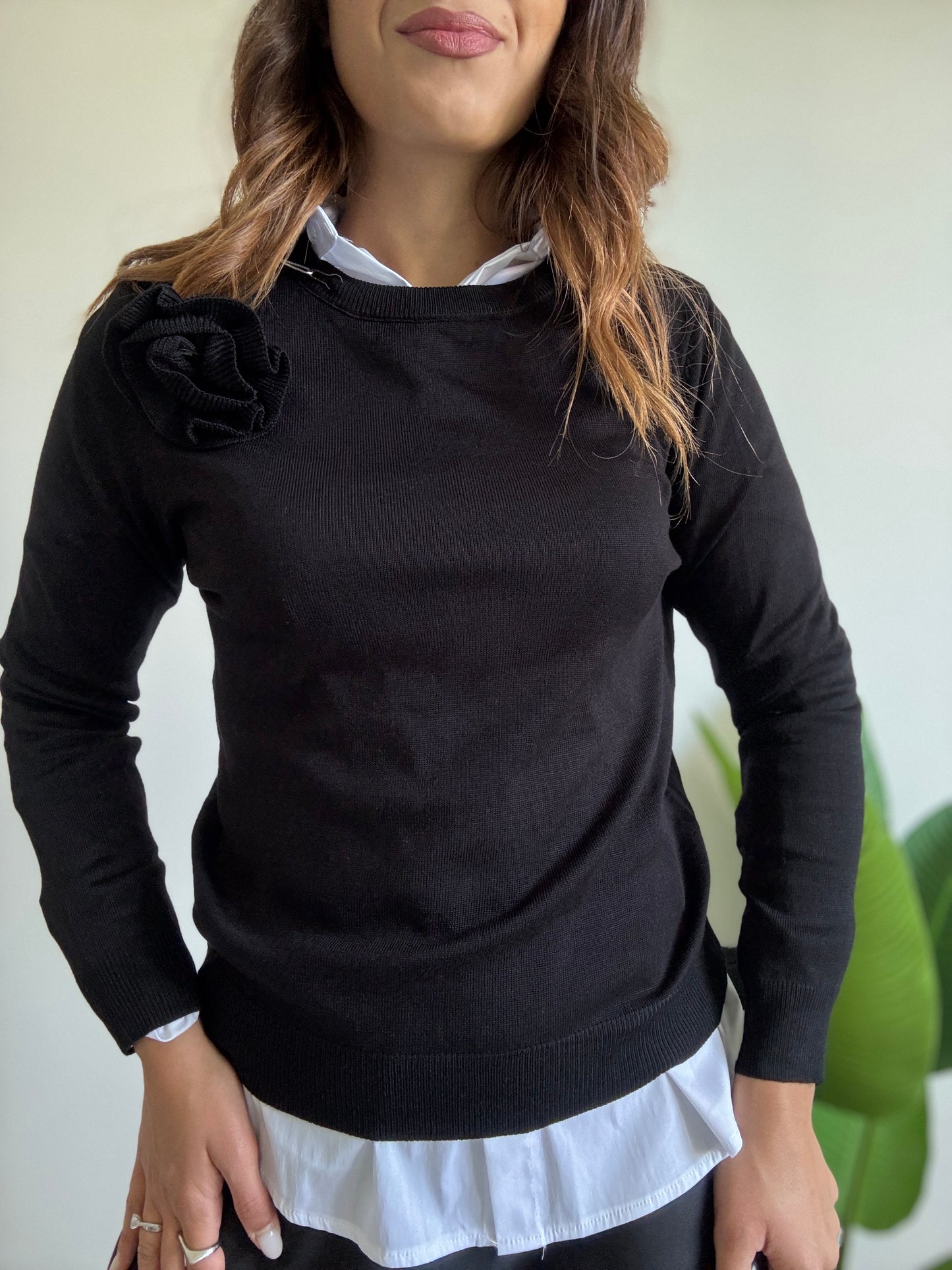 Maglia basica fiore nera